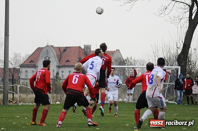 Zdjęcie w galerii na portalu naszraciborz.pl: Wielkie emocje i podział punktów w hicie kolejki wiadomości z regionu
