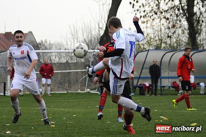 Zdjęcie w galerii na portalu naszraciborz.pl: Wielkie emocje i podział punktów w hicie kolejki wiadomości z regionu