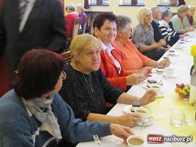 Zdjęcie w galerii na portalu naszraciborz.pl:  Seniorzy świętowali w Raciborskiej  wiadomości z regionu