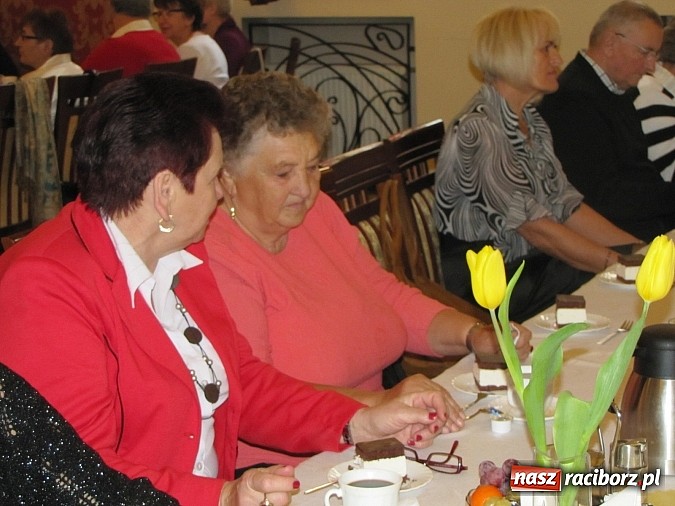 Zdjęcie w galerii na portalu naszraciborz.pl:  Seniorzy świętowali w Raciborskiej  wiadomości z regionu