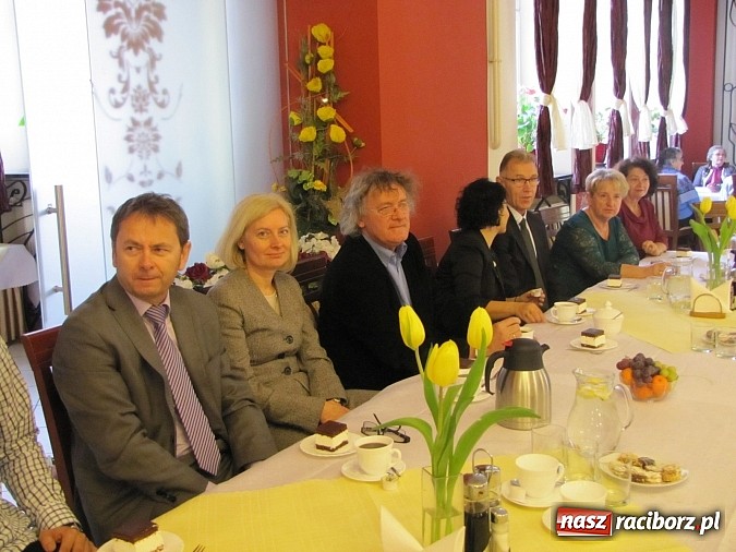 Zdjęcie w galerii na portalu naszraciborz.pl:  Seniorzy świętowali w Raciborskiej  wiadomości z regionu