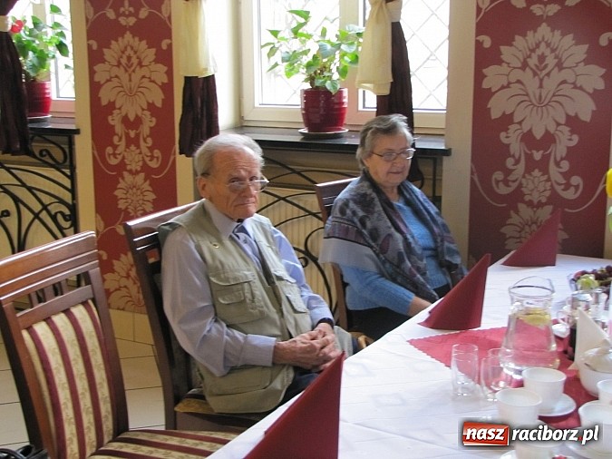 Zdjęcie w galerii na portalu naszraciborz.pl:  Seniorzy świętowali w Raciborskiej  wiadomości z regionu