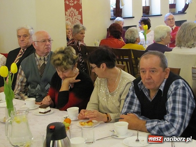 Zdjęcie w galerii na portalu naszraciborz.pl:  Seniorzy świętowali w Raciborskiej  wiadomości z regionu
