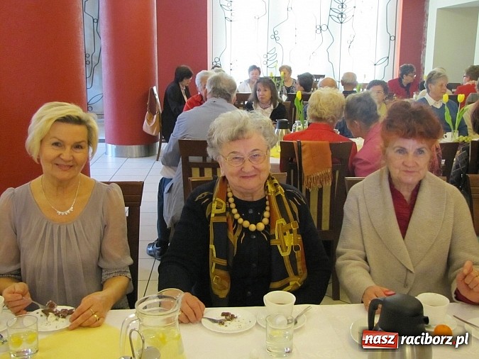 Zdjęcie w galerii na portalu naszraciborz.pl:  Seniorzy świętowali w Raciborskiej  wiadomości z regionu