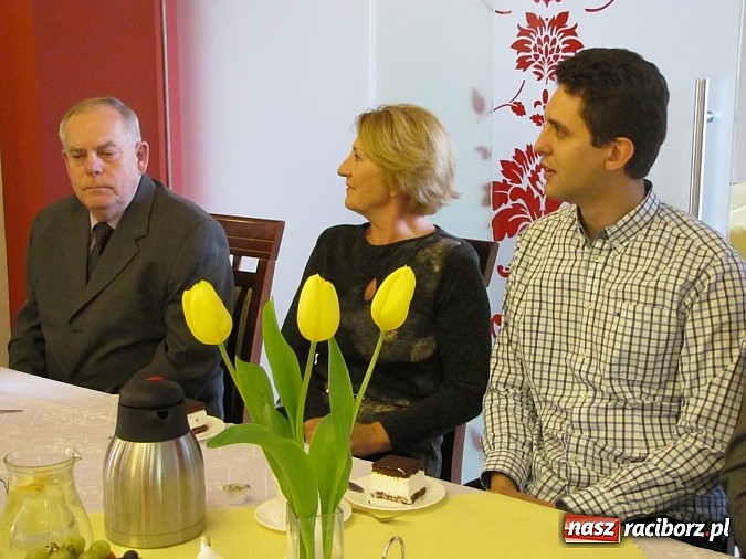 Zdjęcie w galerii na portalu naszraciborz.pl:  Seniorzy świętowali w Raciborskiej  wiadomości z regionu