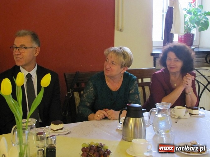 Zdjęcie w galerii na portalu naszraciborz.pl:  Seniorzy świętowali w Raciborskiej  wiadomości z regionu