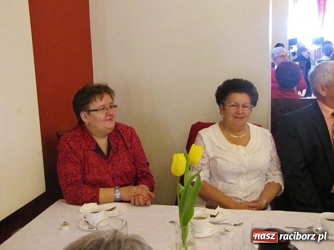 Zdjęcie w galerii na portalu naszraciborz.pl:  Seniorzy świętowali w Raciborskiej  wiadomości z regionu