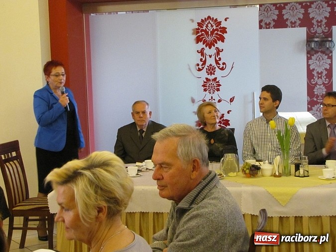 Zdjęcie w galerii na portalu naszraciborz.pl:  Seniorzy świętowali w Raciborskiej  wiadomości z regionu