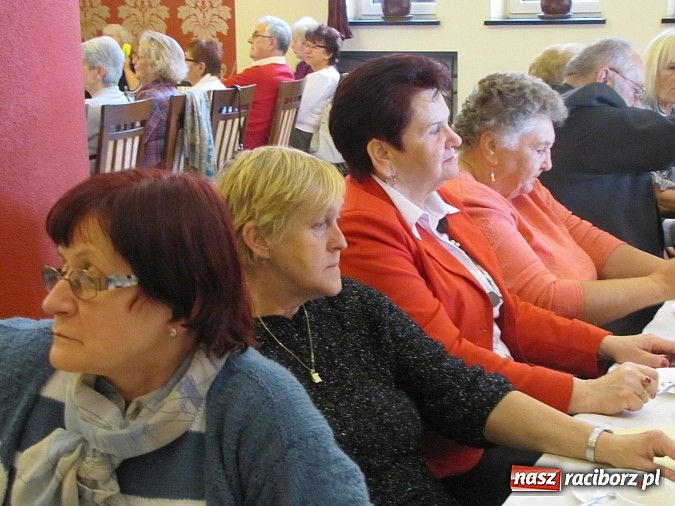 Zdjęcie w galerii na portalu naszraciborz.pl:  Seniorzy świętowali w Raciborskiej  wiadomości z regionu