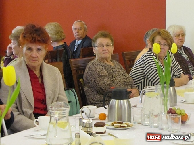 Zdjęcie w galerii na portalu naszraciborz.pl:  Seniorzy świętowali w Raciborskiej  wiadomości z regionu