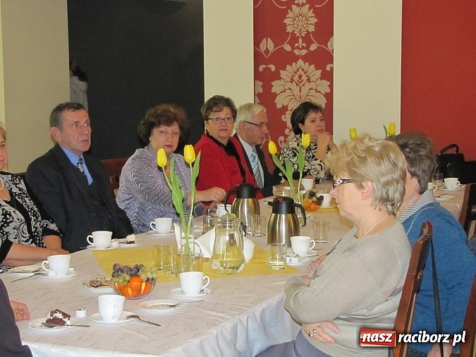 Zdjęcie w galerii na portalu naszraciborz.pl:  Seniorzy świętowali w Raciborskiej  wiadomości z regionu