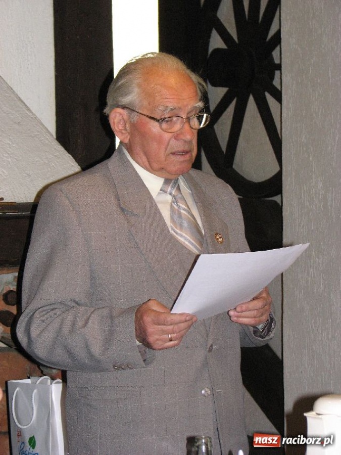 Zdjęcie w galerii na portalu naszraciborz.pl: Weterani wojenni odznaczyli władze wiadomości z regionu