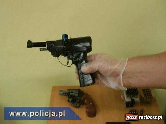 Zdjęcie w galerii na portalu naszraciborz.pl: Centralne Biuro Śledcze rozbiło gang handlujący narkotykami w naszym powiecie wiadomości z regionu