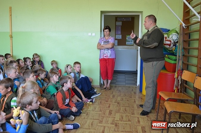 Zdjęcie w galerii na portalu naszraciborz.pl: Blaskiem chronieni ze Strażą Graniczną wiadomości z regionu