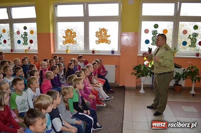 Zdjęcie w galerii na portalu naszraciborz.pl: Blaskiem chronieni ze Strażą Graniczną wiadomości z regionu