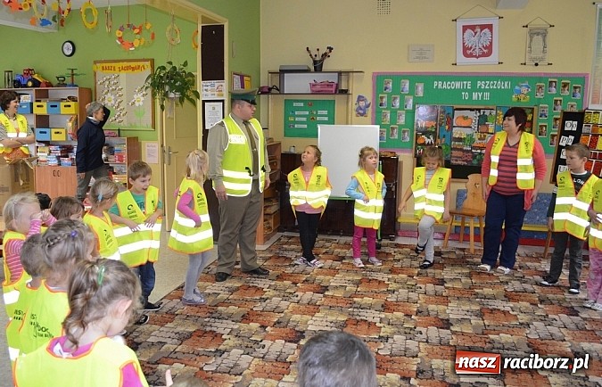 Zdjęcie w galerii na portalu naszraciborz.pl: Blaskiem chronieni ze Strażą Graniczną wiadomości z regionu