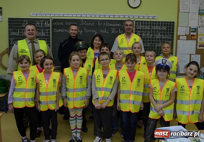 Zdjęcie w galerii na portalu naszraciborz.pl: Blaskiem chronieni ze Strażą Graniczną wiadomości z regionu