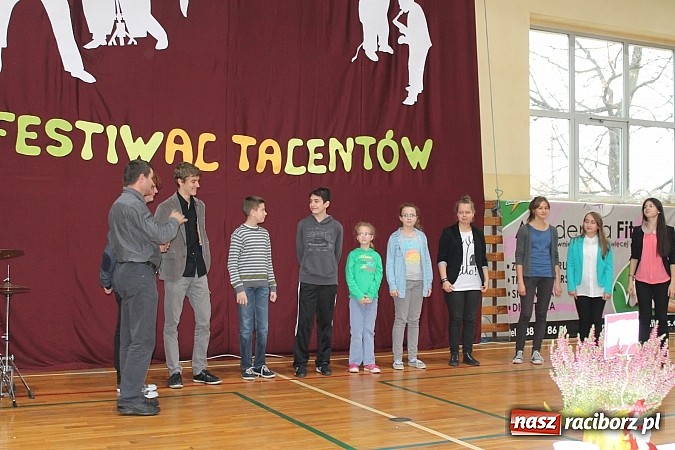 Zdjęcie w galerii na portalu naszraciborz.pl: W szkole w Nędzy łowili talenty wiadomości z regionu