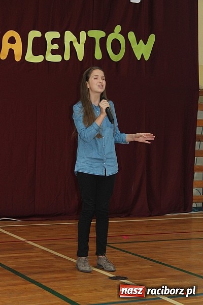 Zdjęcie w galerii na portalu naszraciborz.pl: W szkole w Nędzy łowili talenty wiadomości z regionu