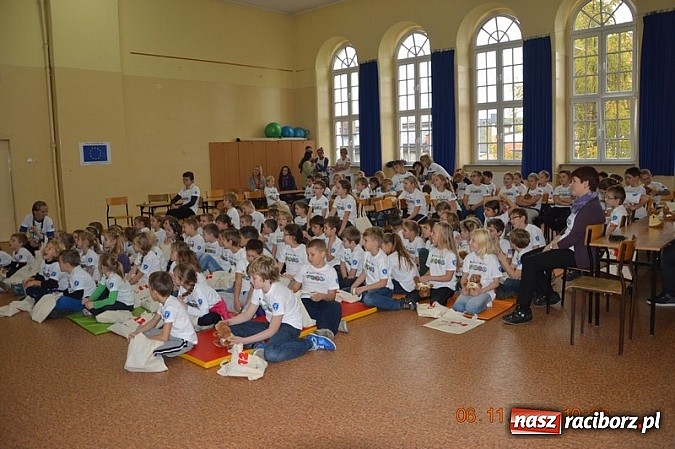 Zdjęcie w galerii na portalu naszraciborz.pl: Spotkanie z Misiem, czyli poznajemy numer 112 wiadomości z regionu