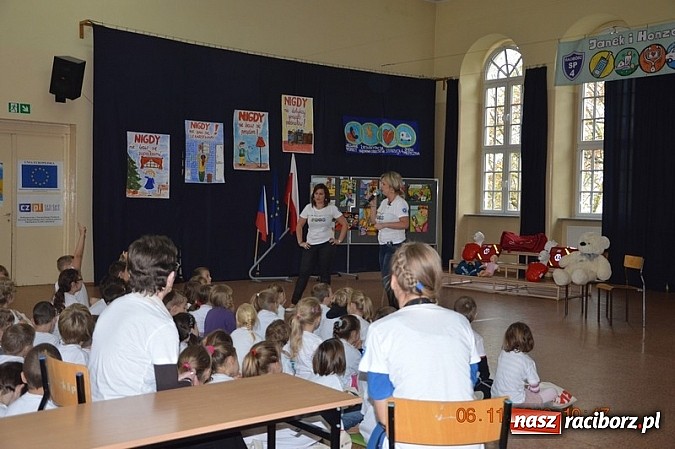 Zdjęcie w galerii na portalu naszraciborz.pl: Spotkanie z Misiem, czyli poznajemy numer 112 wiadomości z regionu