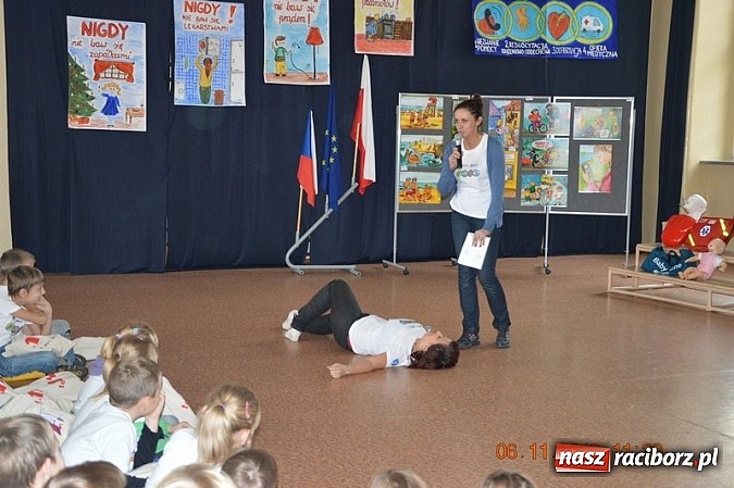 Zdjęcie w galerii na portalu naszraciborz.pl: Spotkanie z Misiem, czyli poznajemy numer 112 wiadomości z regionu