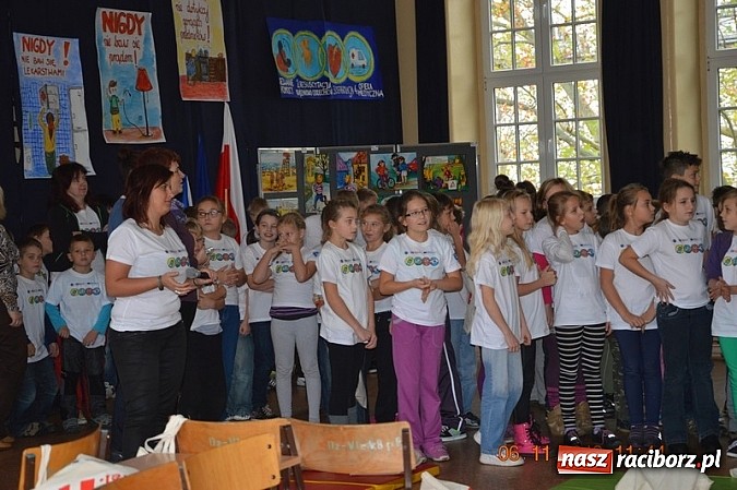 Zdjęcie w galerii na portalu naszraciborz.pl: Spotkanie z Misiem, czyli poznajemy numer 112 wiadomości z regionu