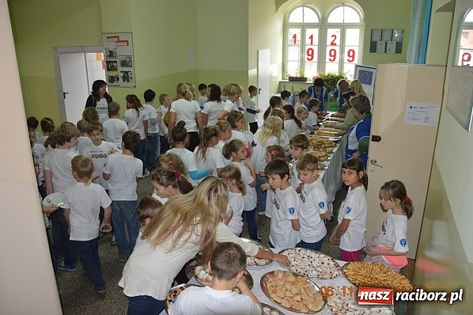 Zdjęcie w galerii na portalu naszraciborz.pl: Spotkanie z Misiem, czyli poznajemy numer 112 wiadomości z regionu