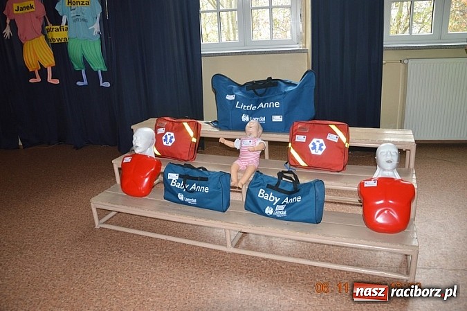 Zdjęcie w galerii na portalu naszraciborz.pl: Spotkanie z Misiem, czyli poznajemy numer 112 wiadomości z regionu