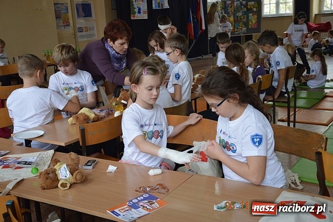 Zdjęcie w galerii na portalu naszraciborz.pl: Spotkanie z Misiem, czyli poznajemy numer 112 wiadomości z regionu