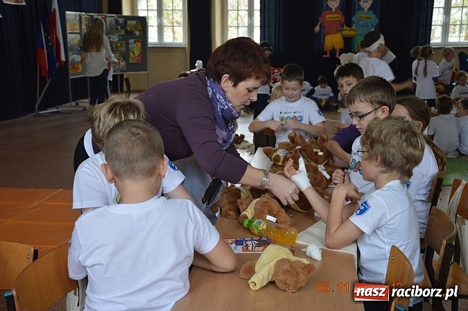 Zdjęcie w galerii na portalu naszraciborz.pl: Spotkanie z Misiem, czyli poznajemy numer 112 wiadomości z regionu