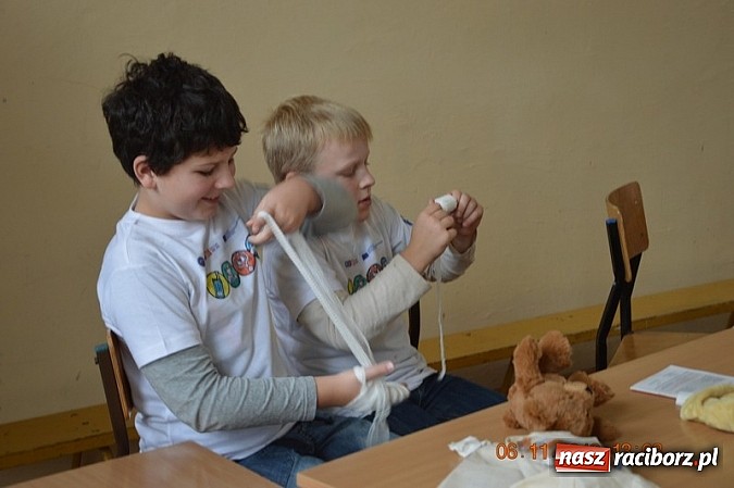 Zdjęcie w galerii na portalu naszraciborz.pl: Spotkanie z Misiem, czyli poznajemy numer 112 wiadomości z regionu