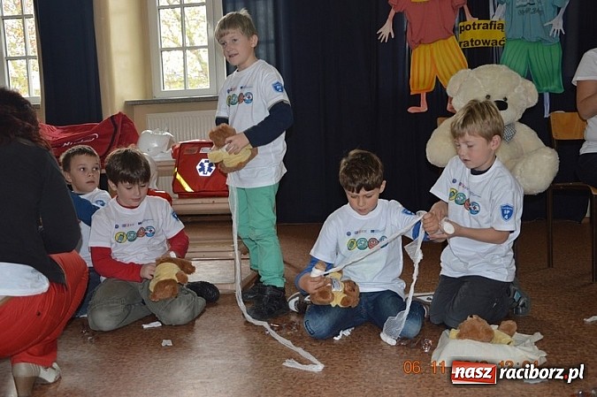 Zdjęcie w galerii na portalu naszraciborz.pl: Spotkanie z Misiem, czyli poznajemy numer 112 wiadomości z regionu