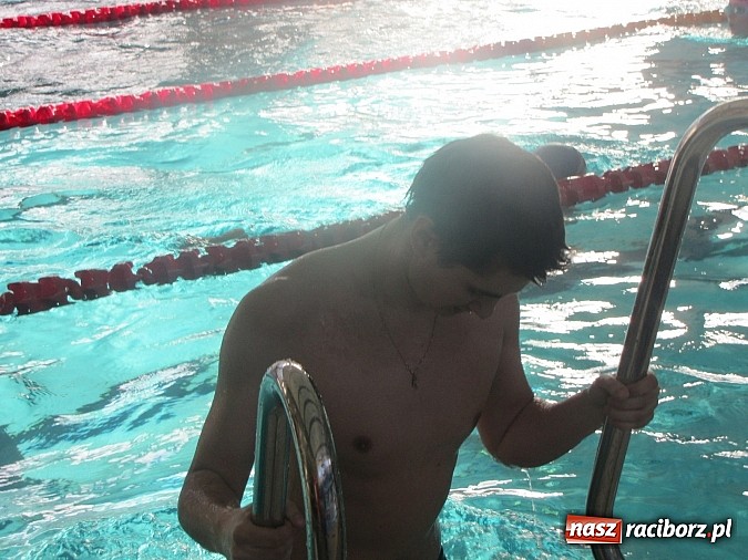 Zdjęcie w galerii na portalu naszraciborz.pl: Wskocz do basenu ZSOMS! Trwa maraton wiadomości z regionu