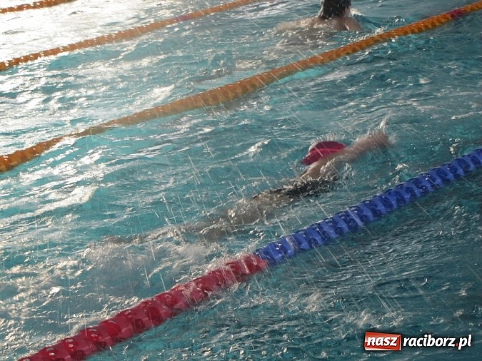 Zdjęcie w galerii na portalu naszraciborz.pl: Wskocz do basenu ZSOMS! Trwa maraton wiadomości z regionu