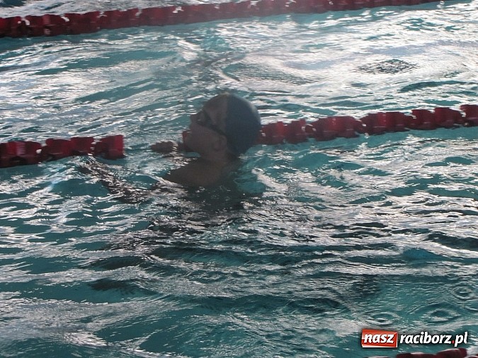 Zdjęcie w galerii na portalu naszraciborz.pl: Wskocz do basenu ZSOMS! Trwa maraton wiadomości z regionu