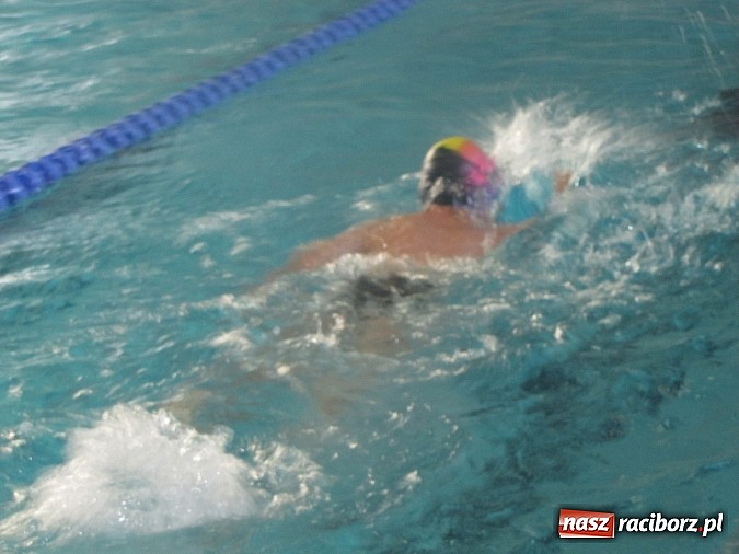 Zdjęcie w galerii na portalu naszraciborz.pl: Wskocz do basenu ZSOMS! Trwa maraton wiadomości z regionu