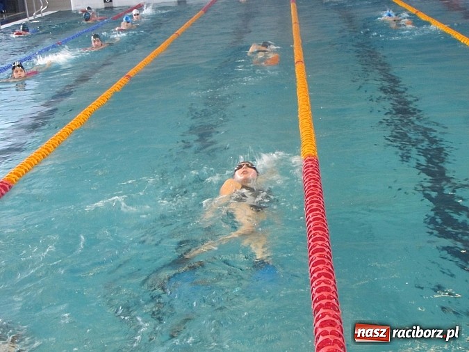 Zdjęcie w galerii na portalu naszraciborz.pl: Wskocz do basenu ZSOMS! Trwa maraton wiadomości z regionu