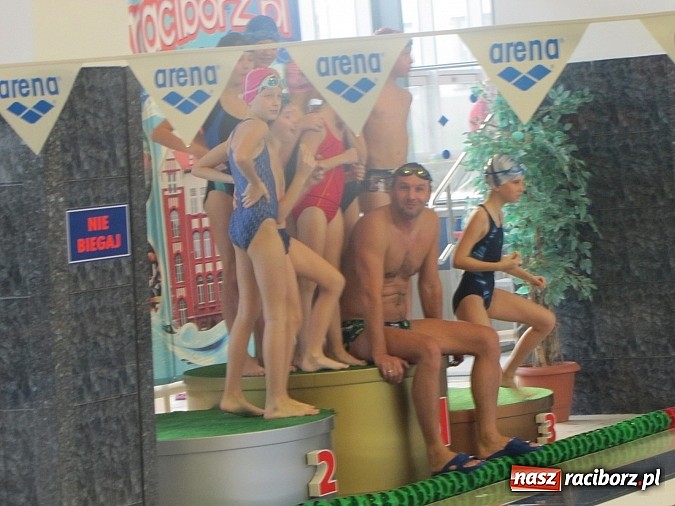 Zdjęcie w galerii na portalu naszraciborz.pl: Wskocz do basenu ZSOMS! Trwa maraton wiadomości z regionu