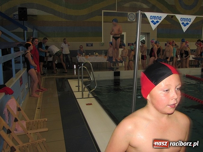 Zdjęcie w galerii na portalu naszraciborz.pl: Wskocz do basenu ZSOMS! Trwa maraton wiadomości z regionu
