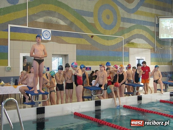 Zdjęcie w galerii na portalu naszraciborz.pl: Wskocz do basenu ZSOMS! Trwa maraton wiadomości z regionu