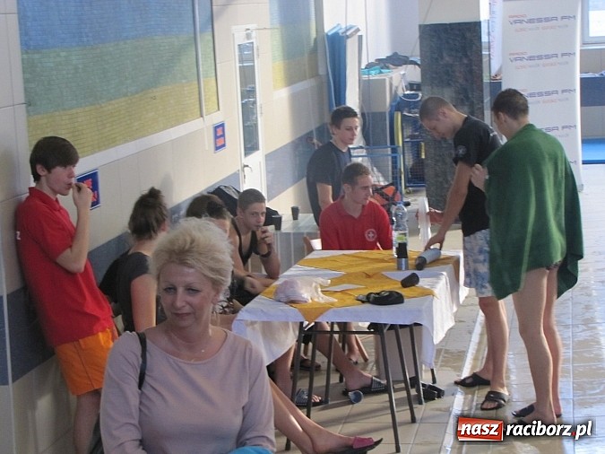 Zdjęcie w galerii na portalu naszraciborz.pl: Wskocz do basenu ZSOMS! Trwa maraton wiadomości z regionu