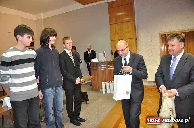 Zdjęcie w galerii na portalu naszraciborz.pl: Gmina Krzyżanowice z I nagrodą za najbardziej innowacyjny mikroprojekt w Euroregionie Silesia. Wyróżnienie dla Raciborza wiadomości z regionu