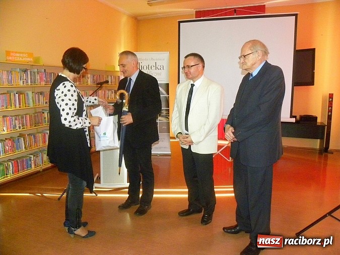 Zdjęcie w galerii na portalu naszraciborz.pl: W 80 rocznicę urodzin dr. Kincla. Konferencja w bibliotece wiadomości z regionu