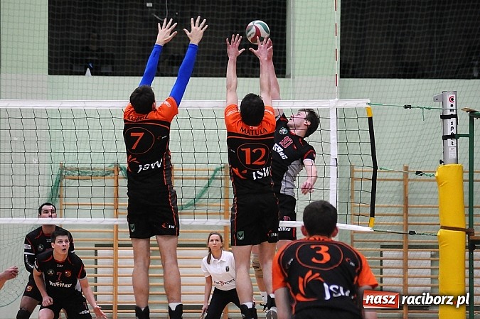Zdjęcie w galerii na portalu naszraciborz.pl: Siatkarski AZS w końcu zwycięski wiadomości z regionu