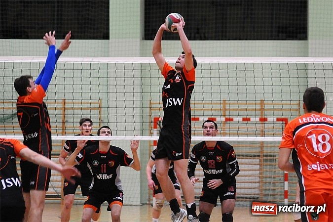 Zdjęcie w galerii na portalu naszraciborz.pl: Siatkarski AZS w końcu zwycięski wiadomości z regionu