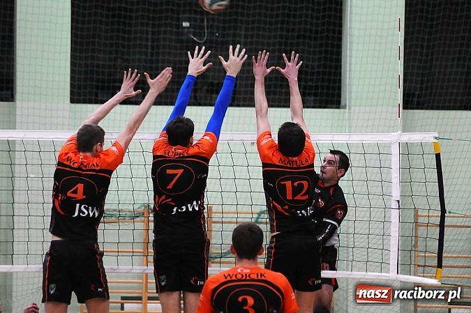 Zdjęcie w galerii na portalu naszraciborz.pl: Siatkarski AZS w końcu zwycięski wiadomości z regionu