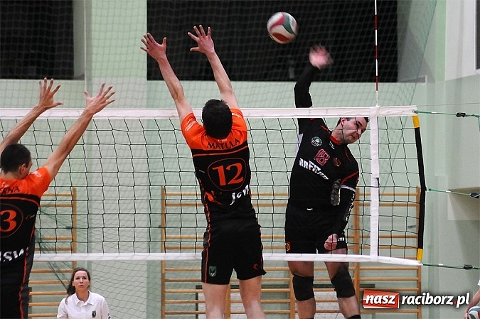 Zdjęcie w galerii na portalu naszraciborz.pl: Siatkarski AZS w końcu zwycięski wiadomości z regionu