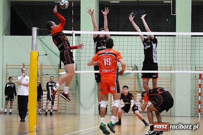 Zdjęcie w galerii na portalu naszraciborz.pl: Siatkarski AZS w końcu zwycięski wiadomości z regionu