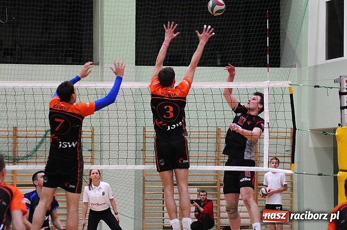 Zdjęcie w galerii na portalu naszraciborz.pl: Siatkarski AZS w końcu zwycięski wiadomości z regionu
